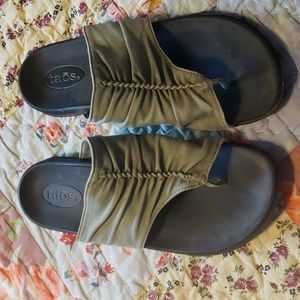 Taos Gift 2? Olive size 8